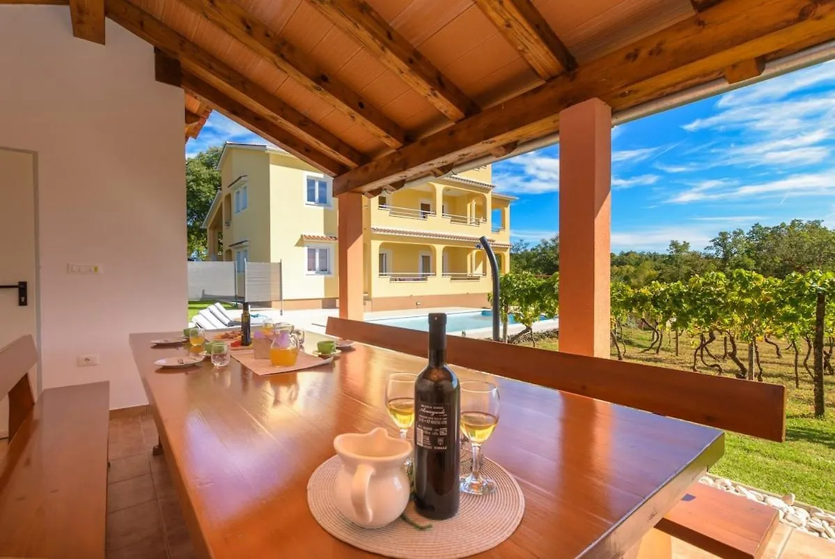 Villa House Green Holiday By Istrialux Zeliski
