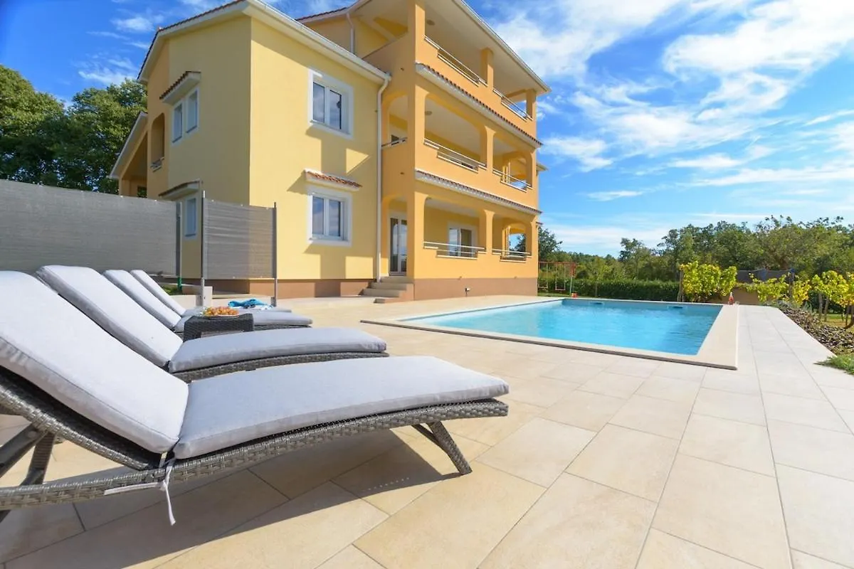 Villa House Green Holiday By Istrialux Zeliski
